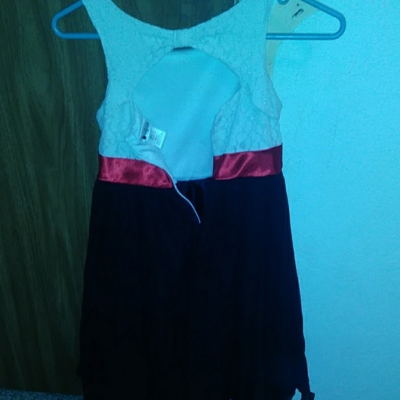 Dress - Picture 2 of 7